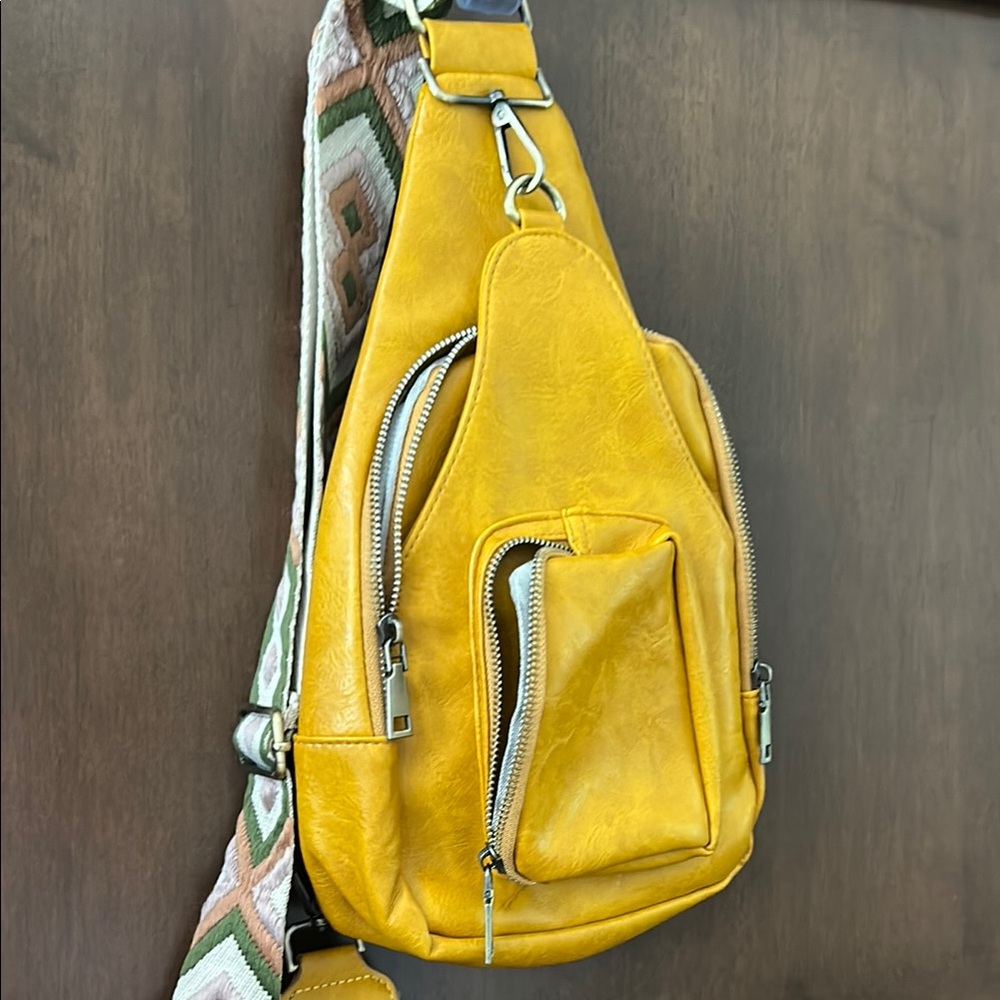 Cute Sling Bag - Picture 2 of 6